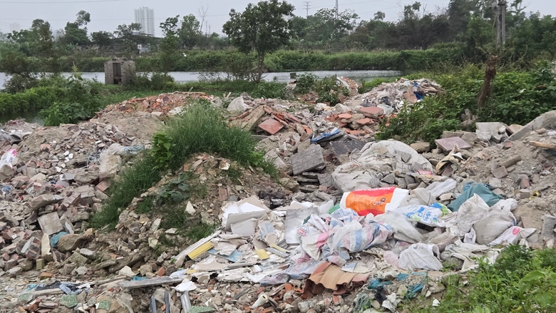 Đổ trộm r&aacute;c thải x&acirc;y dựng trong đ&ecirc;m, Nghệ An cần giải quyết triệt để- Ảnh 6.