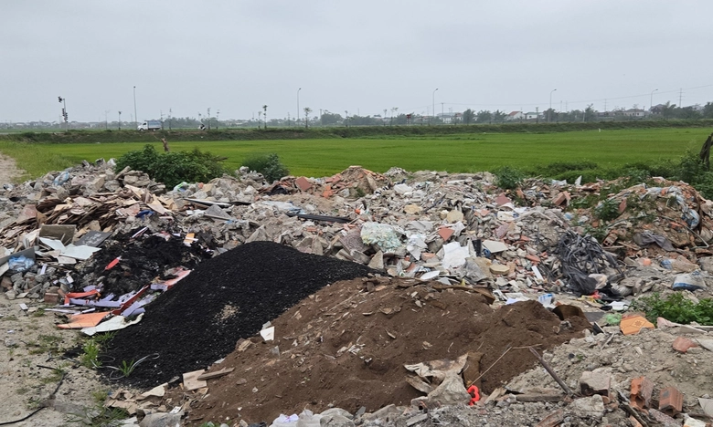 Đổ trộm r&aacute;c thải x&acirc;y dựng trong đ&ecirc;m, Nghệ An cần giải quyết triệt để- Ảnh 3.