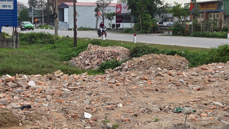 Đổ trộm r&aacute;c thải x&acirc;y dựng trong đ&ecirc;m, Nghệ An cần giải quyết triệt để- Ảnh 5.