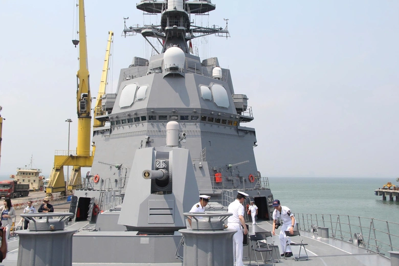 Cận cảnh t&agrave;u khu trục của Nhật Bản cập cảng Ti&ecirc;n Sa, thăm Đ&agrave; Nẵng- Ảnh 6.