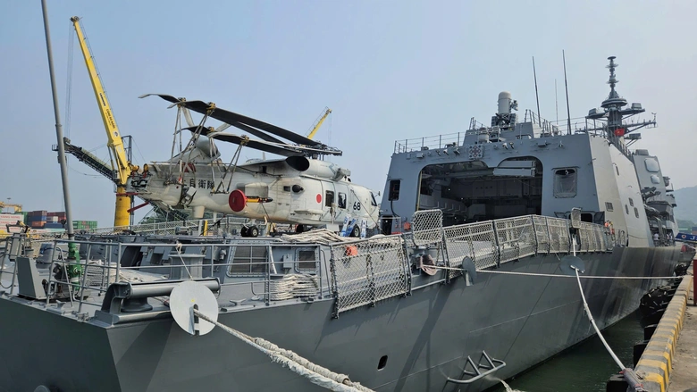 Cận cảnh t&agrave;u khu trục của Nhật Bản cập cảng Ti&ecirc;n Sa, thăm Đ&agrave; Nẵng- Ảnh 8.