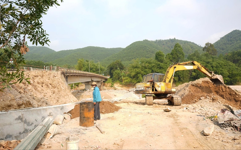 Đẩy nhanh tiến độ giải ph&oacute;ng mặt bằng n&uacute;t giao cao tốc đoạn Cam Lộ - La Sơn- Ảnh 3.