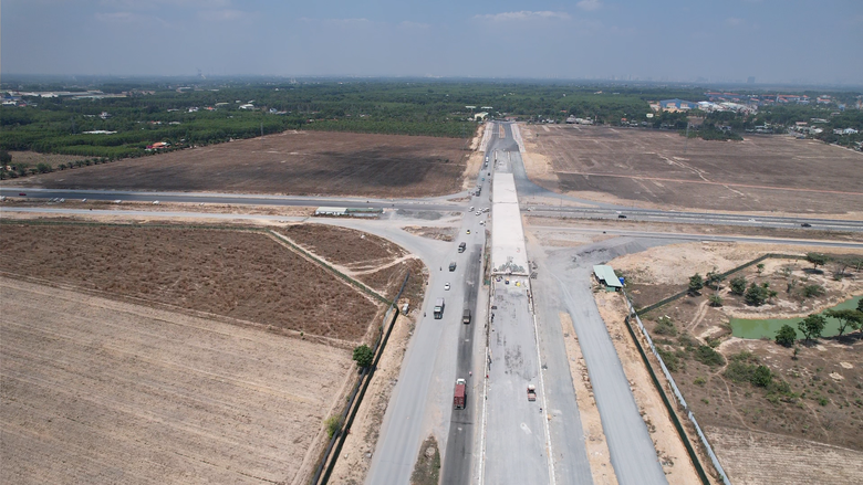 Đồng Nai: Tăng tốc 6 trục giao th&ocirc;ng huyết mạch kết nối s&acirc;n bay Long Th&agrave;nh- Ảnh 2.