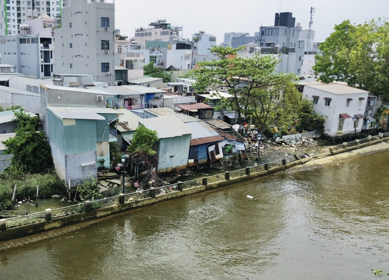 Cảnh b&aacute;o an to&agrave;n khi lưu th&ocirc;ng qua v&ugrave;ng hạn chế tr&ecirc;n s&ocirc;ng S&agrave;i G&ograve;n- Ảnh 1.