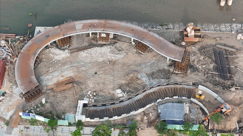 Cầu đi bộ qua s&ocirc;ng S&agrave;i G&ograve;n tăng tốc về đ&iacute;ch, hướng tới ho&agrave;n th&agrave;nh dịp 2/9- Ảnh 3.