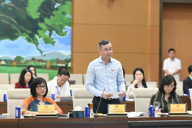 Đề xuất k&eacute;o d&agrave;i ưu đ&atilde;i thuế với xe dưới 24 chỗ chạy bằng pin đến hết năm 2030- Ảnh 1.