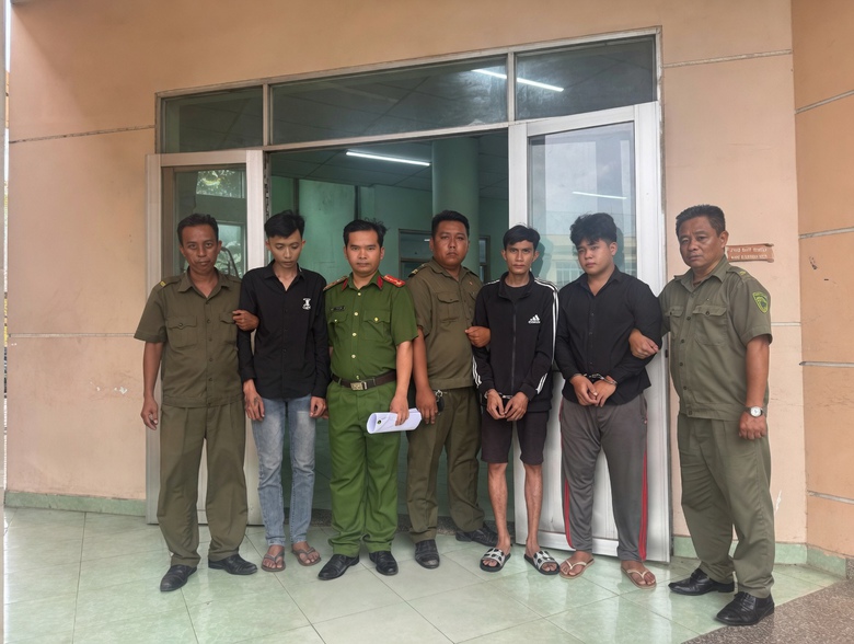 TP.HCM: Triệu tập 4 đối tượng hỗn chiến trước cổng c&ocirc;ng ty trong KCN S&oacute;ng Thần- Ảnh 1.