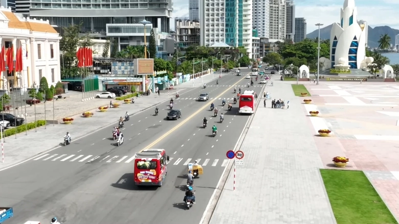 Kh&aacute;nh H&ograve;a đưa v&agrave;o khai th&aacute;c 2 tuyến bu&yacute;t du lịch tho&aacute;ng n&oacute;c- Ảnh 1.