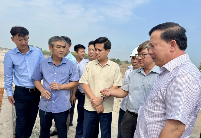 Đồng Nai: Đường 25C kịp c&aacute;n đ&iacute;ch cuối th&aacute;ng 6, 25B lo trễ hẹn v&igrave; vướng mặt bằng- Ảnh 4.