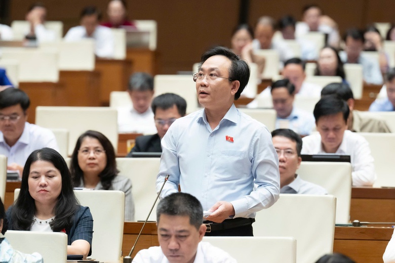 Đại biểu Quốc hội n&ecirc;u nghịch l&yacute; gi&aacute; thầu c&agrave;ng thấp, c&ocirc;ng tr&igrave;nh c&agrave;ng chậm- Ảnh 1.