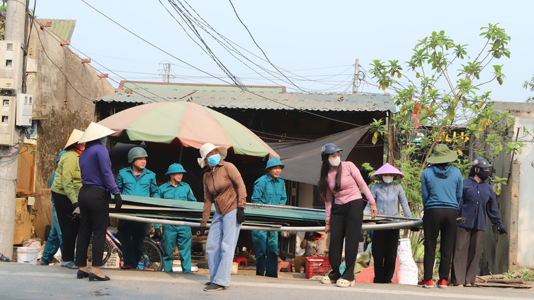 Giải tỏa ki ốt vi phạm ATGT ở Nghệ An: Đồng thuận cao nhờ c&aacute;ch l&agrave;m hợp l&ograve;ng d&acirc;n- Ảnh 2.