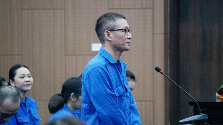 H&agrave; Nội: Cựu ph&oacute; chủ tịch phường bị đề nghị hơn 6 năm t&ugrave; v&igrave; "bay lắc" trong qu&aacute;n karaoke- Ảnh 1.