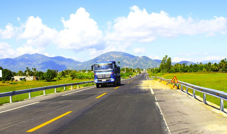 Hơn 8.900 tỷ đồng mở rộng 12 tuyến tr&aacute;nh, n&uacute;t giao tr&ecirc;n QL1- Ảnh 1.