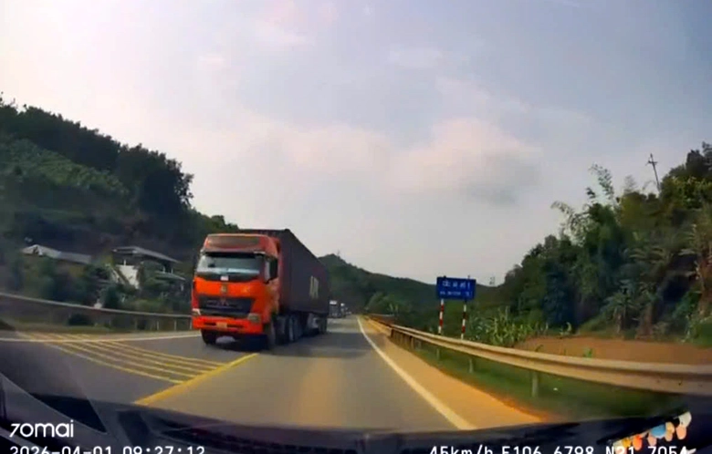 Từ phản &aacute;nh của người d&acirc;n, CSGT xử l&yacute; nhiều l&aacute;i xe vi phạm vượt ẩu tr&ecirc;n QL1A- Ảnh 3.