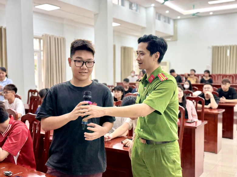 Học sinh trường trung cấp ở H&agrave; Nội được tăng cường kỹ năng l&aacute;i xe an to&agrave;n- Ảnh 4.