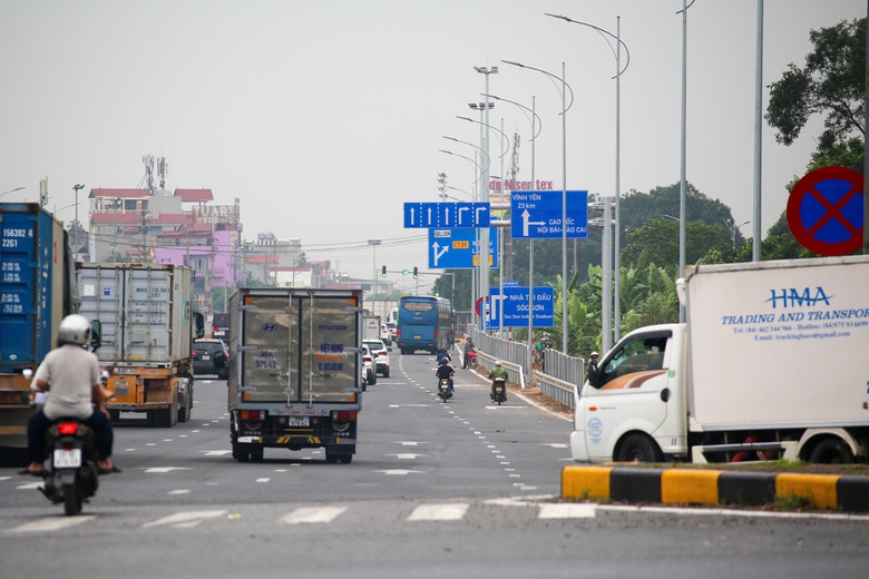 H&agrave; Nội gỡ "điểm nghẽn", n&uacute;t giao s&acirc;n bay Nội B&agrave;i hết cảnh lộn xộn- Ảnh 1.