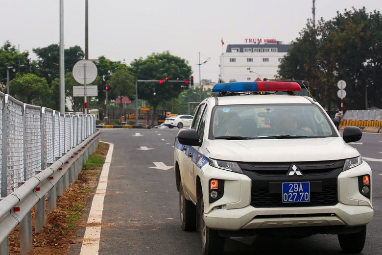 H&agrave; Nội gỡ "điểm nghẽn", n&uacute;t giao s&acirc;n bay Nội B&agrave;i hết cảnh lộn xộn- Ảnh 5.