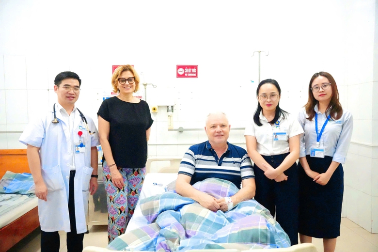 Quảng Ninh: Cấp cứu th&agrave;nh c&ocirc;ng du kh&aacute;ch Ph&aacute;p bị nhồi m&aacute;u cơ tim cấp - Ảnh 1.