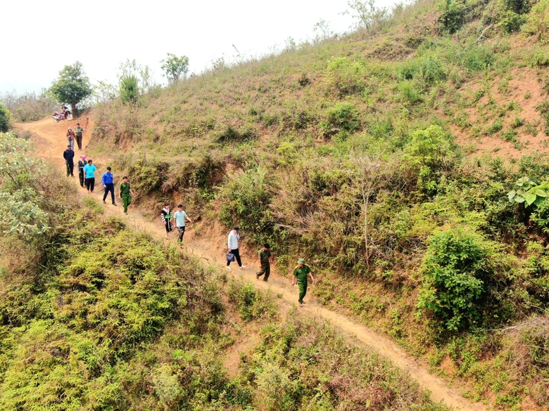 Băng rừng, vượt n&uacute;i "g&otilde; cửa" từng nh&agrave; test ma t&uacute;y ở L&agrave;o Cai- Ảnh 11.