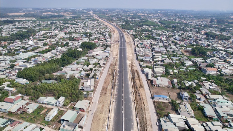 Đồng Nai - &ldquo;Mắt x&iacute;ch v&agrave;ng&rdquo; của hạ tầng li&ecirc;n v&ugrave;ng, bệ ph&oacute;ng cho cực tăng trưởng mới- Ảnh 10.