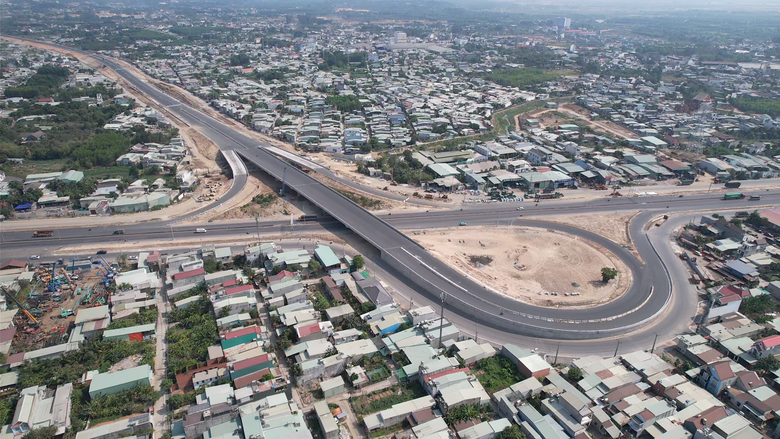 Đồng Nai - &ldquo;Mắt x&iacute;ch v&agrave;ng&rdquo; của hạ tầng li&ecirc;n v&ugrave;ng, bệ ph&oacute;ng cho cực tăng trưởng mới- Ảnh 5.