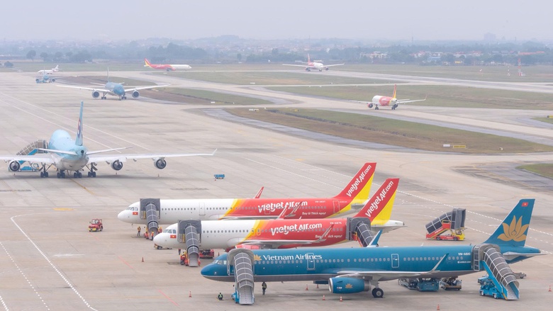 Đề xuất tiếp tục giảm ph&iacute; h&agrave;ng kh&ocirc;ng, hỗ trợ doanh nghiệp trước biến động nhi&ecirc;n liệu- Ảnh 1.