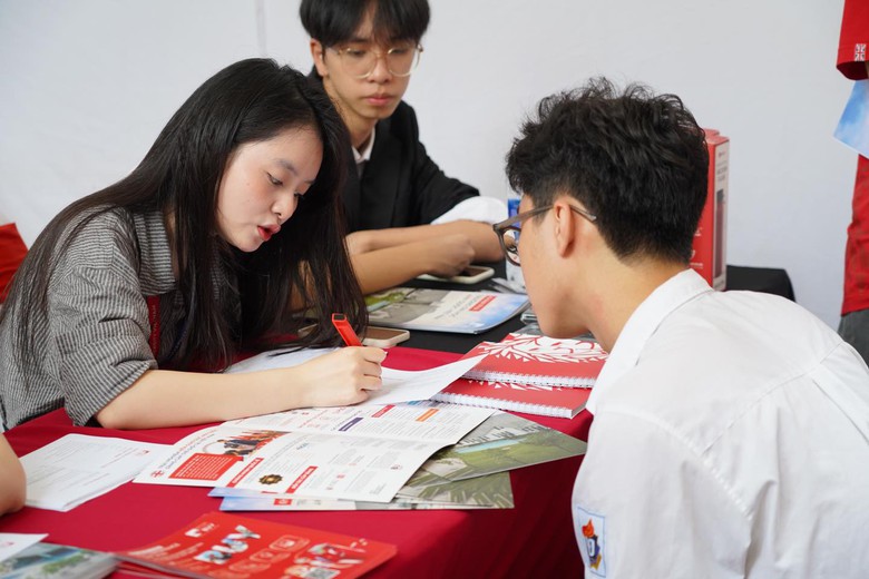 H&agrave; Nội nhận hồ sơ th&iacute; sinh tự do thi tốt nghiệp trung học phổ th&ocirc;ng 2026 tại 6 trường- Ảnh 1.