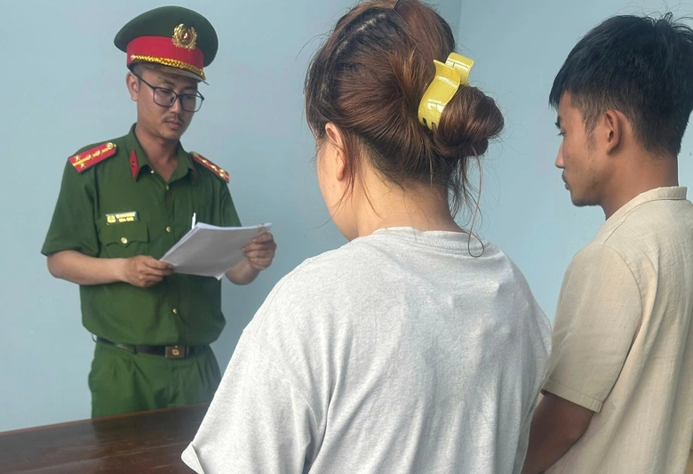 Quảng Ng&atilde;i: Bắt khẩn cấp cặp vợ chồng hờ g&acirc;y ra loạt vụ trộm xe m&aacute;y- Ảnh 1.