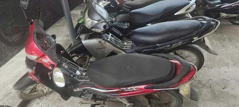 Quảng Ng&atilde;i: Bắt khẩn cấp cặp vợ chồng hờ g&acirc;y ra loạt vụ trộm xe m&aacute;y- Ảnh 2.