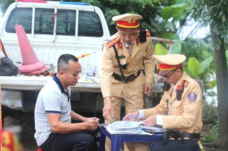 Thanh H&oacute;a: Siết chặt kiểm tra nồng độ cồn trong ng&agrave;y đầu đi l&agrave;m sau nghỉ Tết - Ảnh 4.