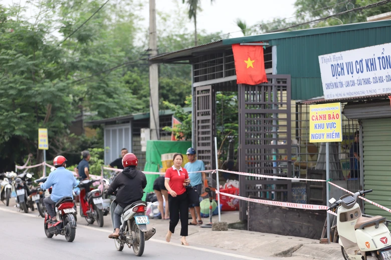 Ph&uacute; Thọ khẩn trương di dời hơn chục hộ d&acirc;n khỏi v&ugrave;ng sụt l&uacute;n nguy hiểm- Ảnh 11.