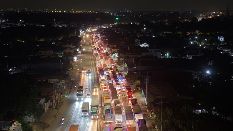 Đồng Nai: Gấp r&uacute;t khắc phục hệ thống đ&egrave;n chiếu s&aacute;ng tr&ecirc;n QL51, đảm bảo an to&agrave;n dịp lễ- Ảnh 2.