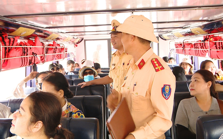 Quảng Ninh siết an to&agrave;n giao th&ocirc;ng trước cao điểm m&ugrave;a du lịch- Ảnh 3.