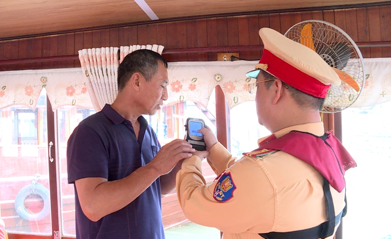 Quảng Ninh siết an to&agrave;n giao th&ocirc;ng trước cao điểm m&ugrave;a du lịch- Ảnh 1.