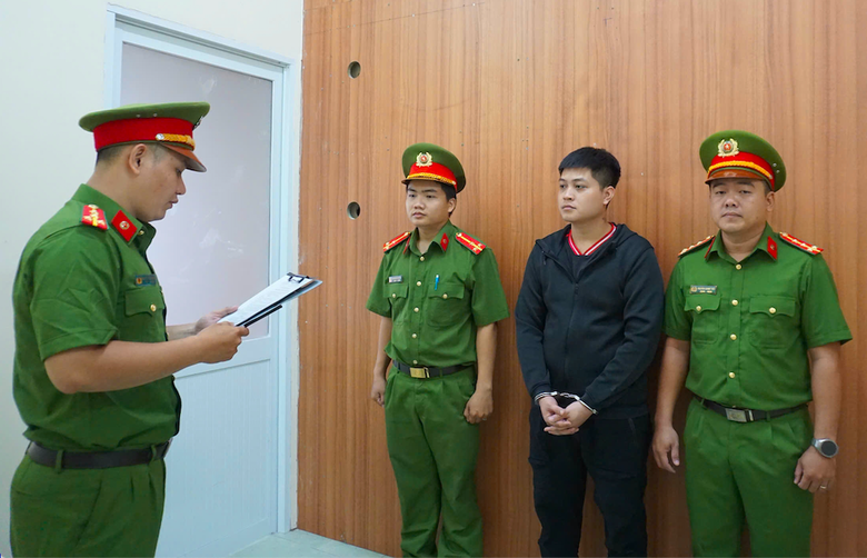 C&ocirc;ng an TP.HCM bắt giữ đối tượng cho vay l&atilde;i nặng 365%/năm- Ảnh 1.