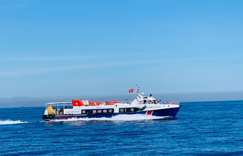 Hơn 4.000 h&agrave;nh kh&aacute;ch đặt v&eacute; qua mạng đi đảo L&yacute; Sơn trong dịp lễ 30/4- Ảnh 1.