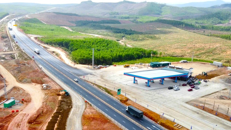 Cục Đường bộ y&ecirc;u cầu tăng ca, tăng k&iacute;p, ho&agrave;n th&agrave;nh trạm dừng nghỉ trước 30/4- Ảnh 1.