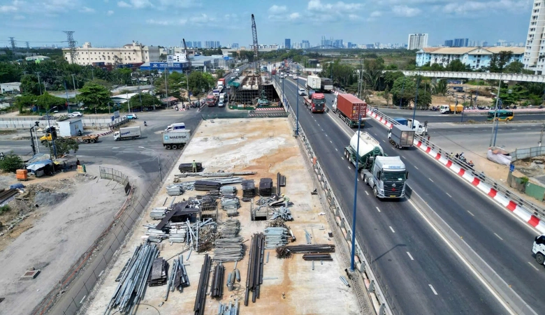 TP.HCM: N&uacute;t giao 3.600 tỷ đồng kết nối cảng C&aacute;t L&aacute;i đạt 75% nhưng vẫn vướng mặt bằng- Ảnh 4.