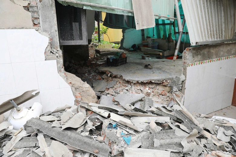 Ph&uacute; Thọ khẩn trương di dời hơn chục hộ d&acirc;n khỏi v&ugrave;ng sụt l&uacute;n nguy hiểm- Ảnh 3.