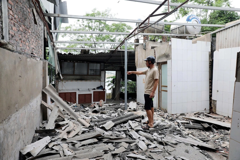 Ph&uacute; Thọ khẩn trương di dời hơn chục hộ d&acirc;n khỏi v&ugrave;ng sụt l&uacute;n nguy hiểm- Ảnh 2.