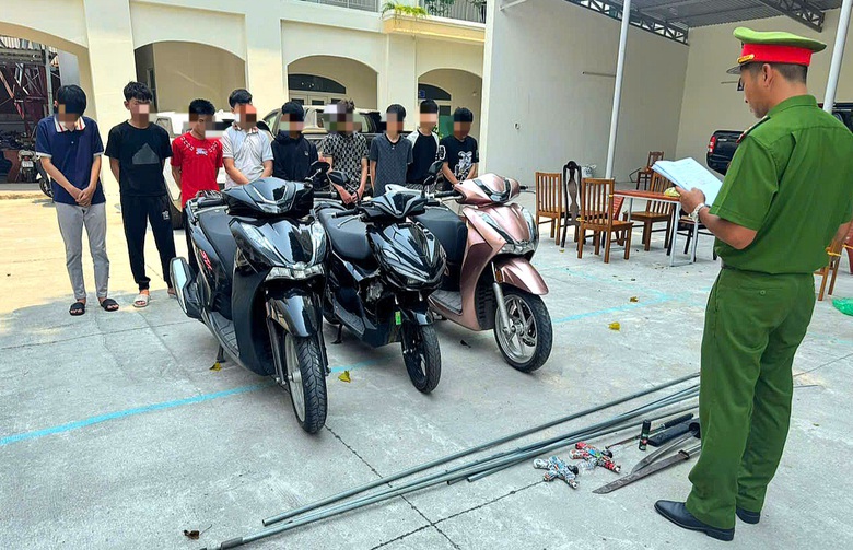 Bắt giam 7 c&ocirc;n đồ mang hung kh&iacute; g&acirc;y n&aacute;o loạn đường phố Đ&agrave; Nẵng- Ảnh 1.