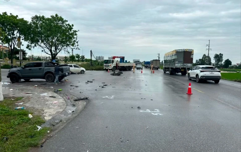 Hiện trường vụ tai nạn li&ecirc;n ho&agrave;n khiến 2 người thương vong ở Bắc Ninh.