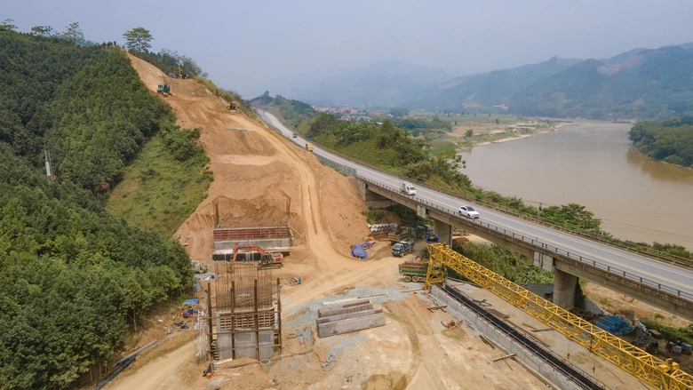 VEC kiến nghị cơ chế điều chỉnh gi&aacute; đặc th&ugrave; cho hai dự &aacute;n giao th&ocirc;ng lớn- Ảnh 1.