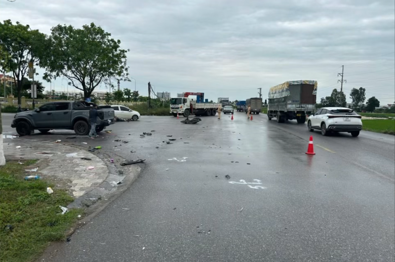 Bắc Ninh: &Ocirc; t&ocirc; b&aacute;n tải t&ocirc;ng li&ecirc;n ho&agrave;n khiến 2 người thương vong- Ảnh 1.