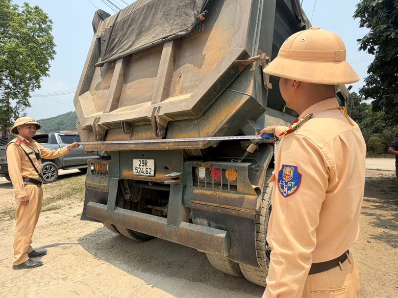 Xử l&yacute; &ocirc; t&ocirc; cơi nới th&ugrave;ng, chở h&agrave;ng qu&aacute; tải ở Ph&uacute; Thọ- Ảnh 5.