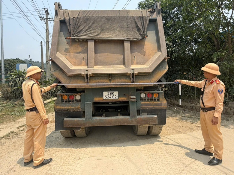 Xử l&yacute; &ocirc; t&ocirc; cơi nới th&ugrave;ng, chở h&agrave;ng qu&aacute; tải ở Ph&uacute; Thọ- Ảnh 4.