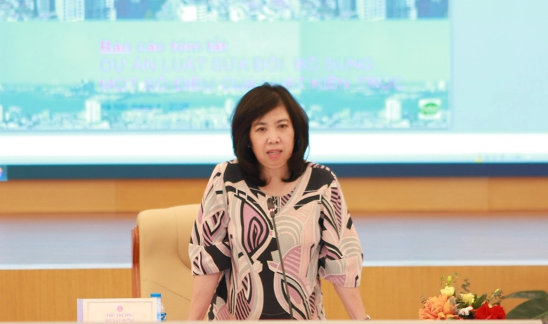 B&agrave; Trần Thu Hằng, Vụ trưởng Vụ Quy hoạch - Kiến tr&uacute;c nhấn mạnh việc tăng cường t&iacute;nh chủ động của c&aacute;c địa phương trong lập quy chế quản l&yacute; kiến tr&uacute;c.