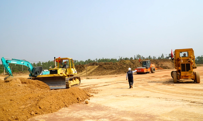 Gia Lai: Siết tiến độ, đẩy nhanh thi c&ocirc;ng c&aacute;c dự &aacute;n trọng điểm- Ảnh 2.