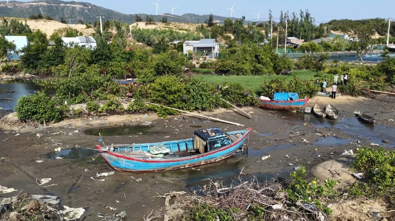 Gia Lai hỗ trợ giải bản t&agrave;u c&aacute; kh&ocirc;ng đủ điều kiện hoạt động- Ảnh 2.