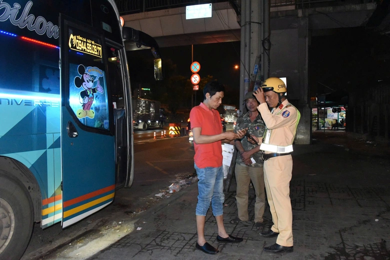 TP.HCM mở cao điểm dẹp &ldquo;xe d&ugrave;, bến c&oacute;c&rdquo; dịp 30/4 - 1/5- Ảnh 2.